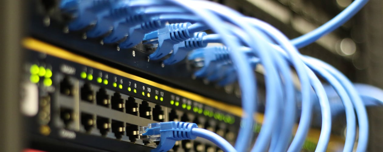 SLAベースのサービスを提供する場合や、ビデオ監視ストリーミングネットワークを構築する場合、サービスの継続性を確保することが非常に重要です。EPXは、サービスプロバイダーが必要に応じてEthernet、光ファイバー、セルラー接続を柔軟に組み合わせ、迅速かつ安定した接続を提供するSD-WANバックホールを主要ネットワークに構築できるよう支援します。