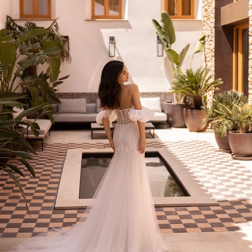 Trendy w Sukniach Ślubnych na Sezon 2025-2026: Kluczowe Wskazówki