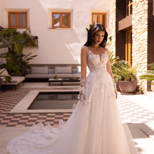 Suknie Ślubne na Sezon 2025-2026: Jak Wybierać z Wyczuciem i Stylem