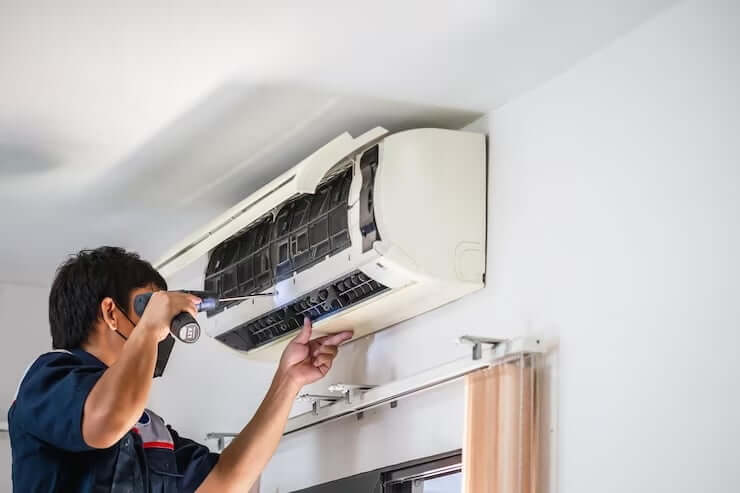 Professional split type AC installation by Smart Technical Services in Jeddah, ensuring efficient and reliable cooling for your space.