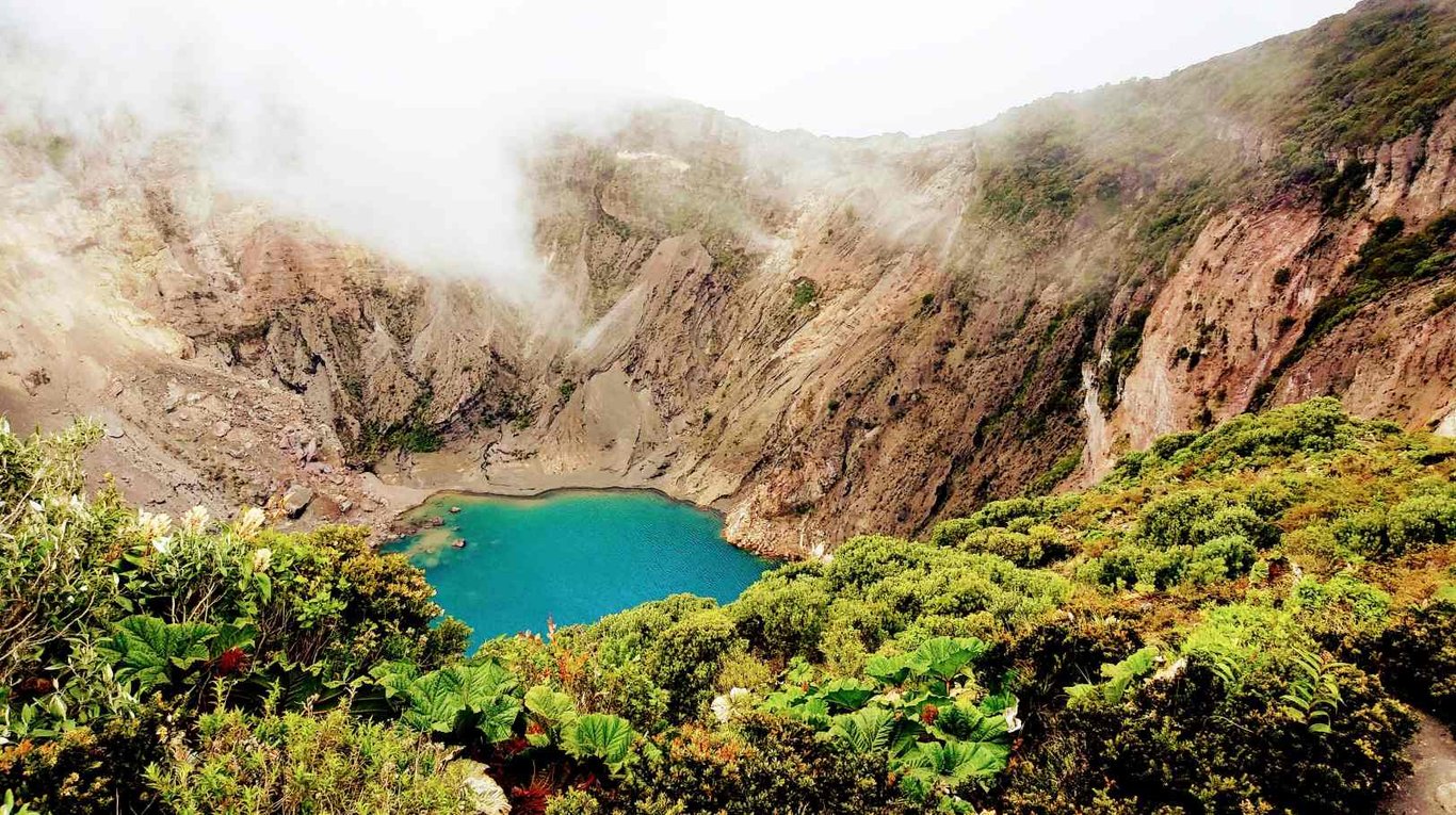 Volcán Irazú: Una Experiencia Sobre las Nubes
