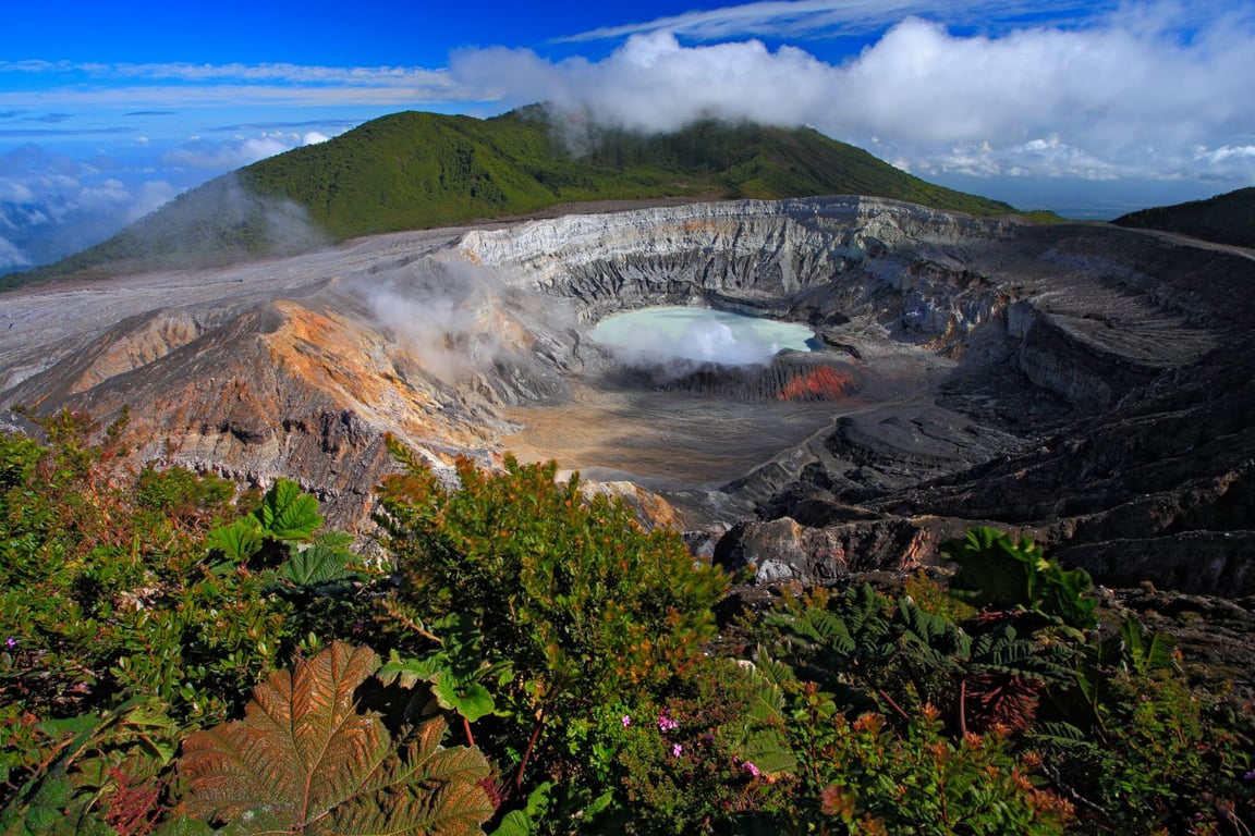 imagen de el volcán poás de costa rica