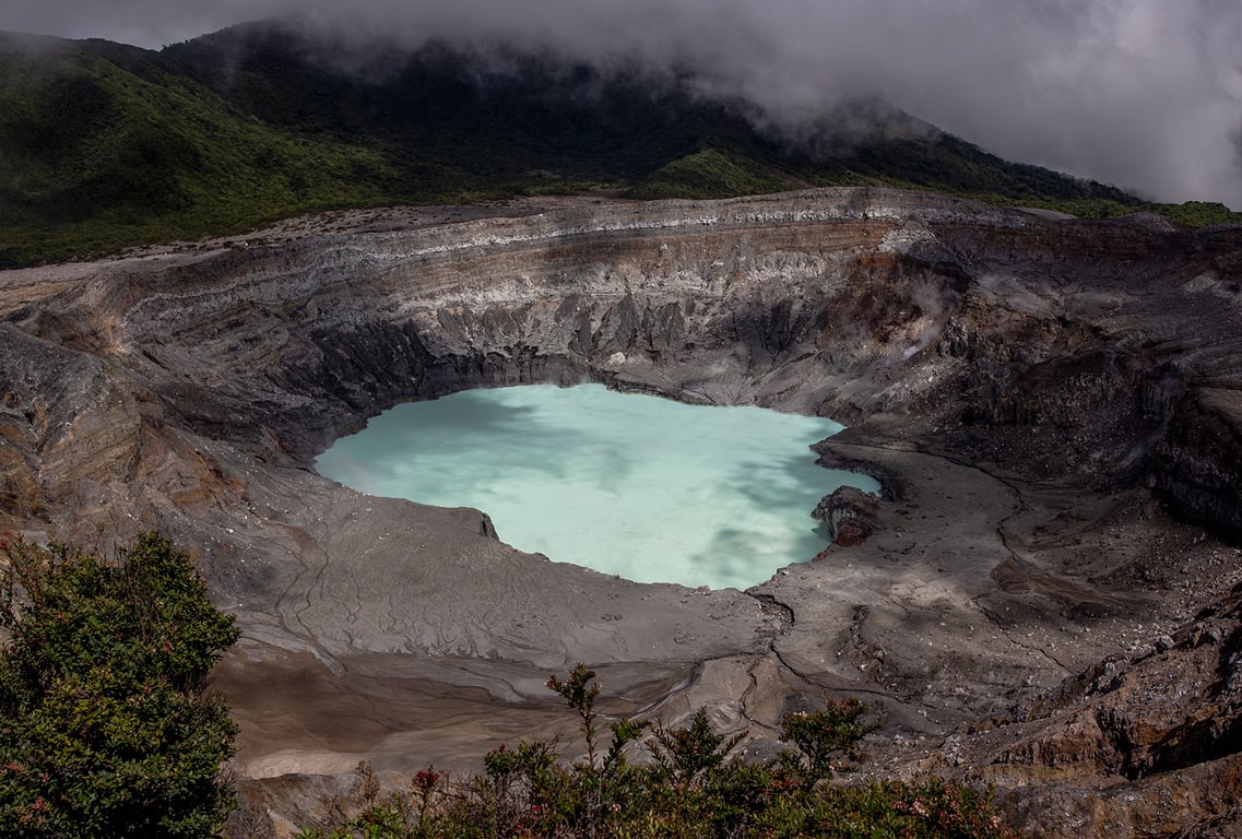 imagen de volcán poás
