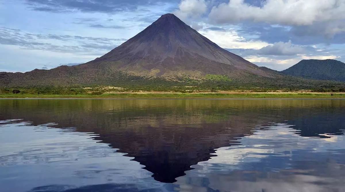 imagen de volcán arenal y la fortuna