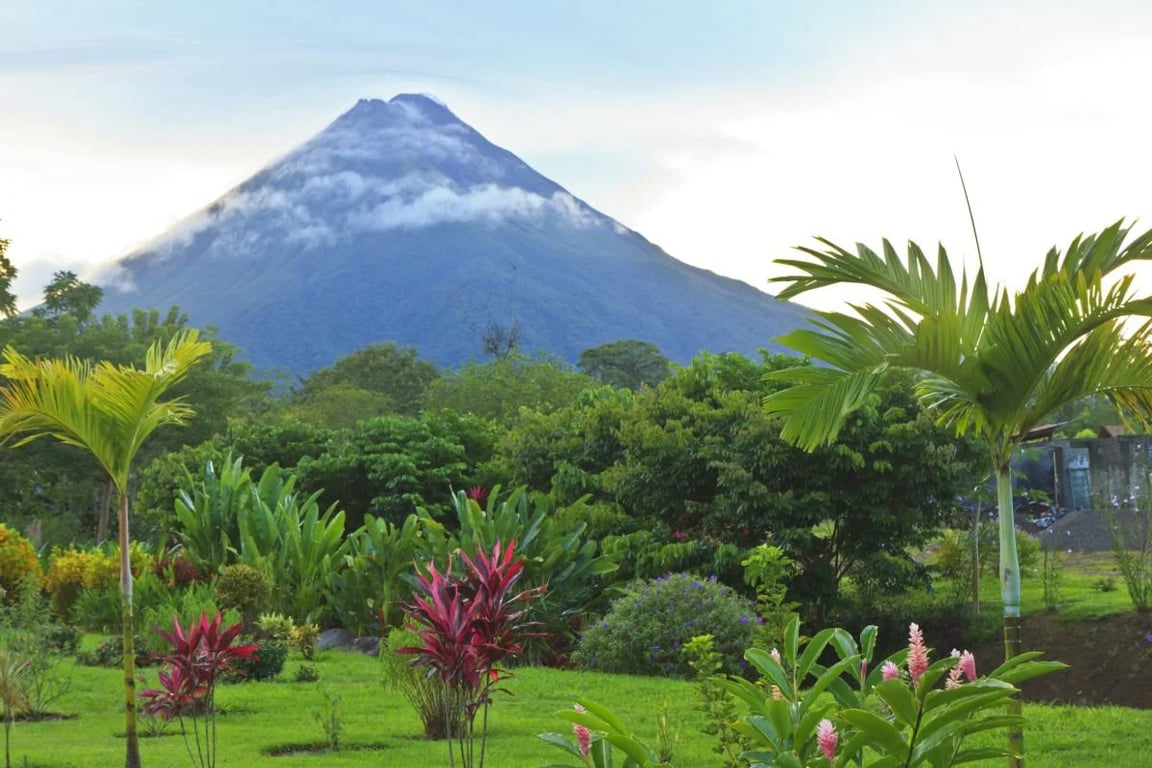 imagen de volcán arenal y la fortuna