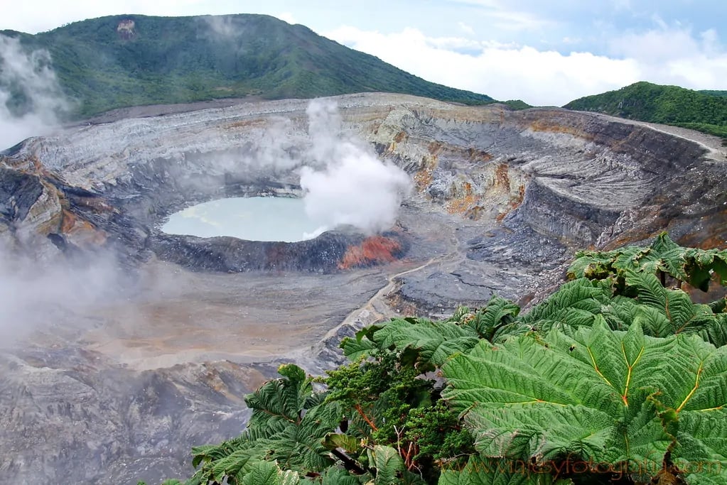 imagen del volcán poás