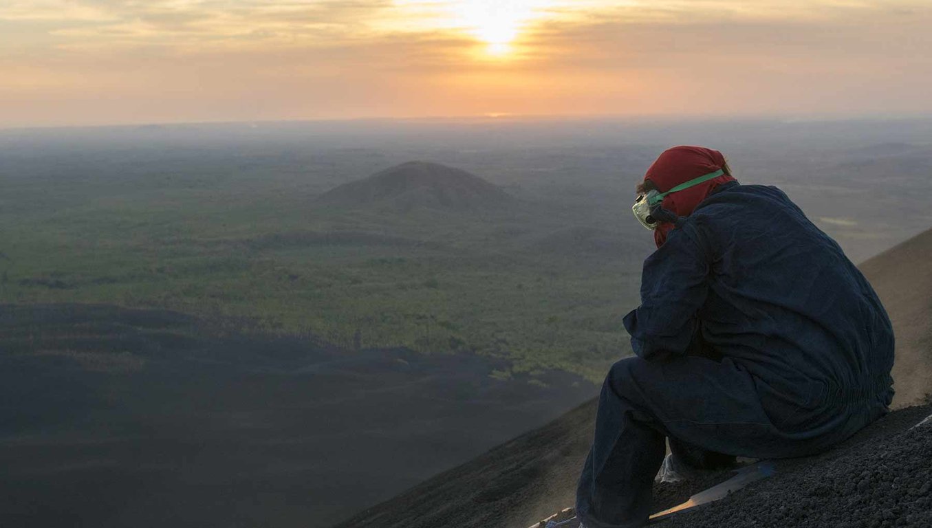 imagen del volcán cerro negro observación geólogica