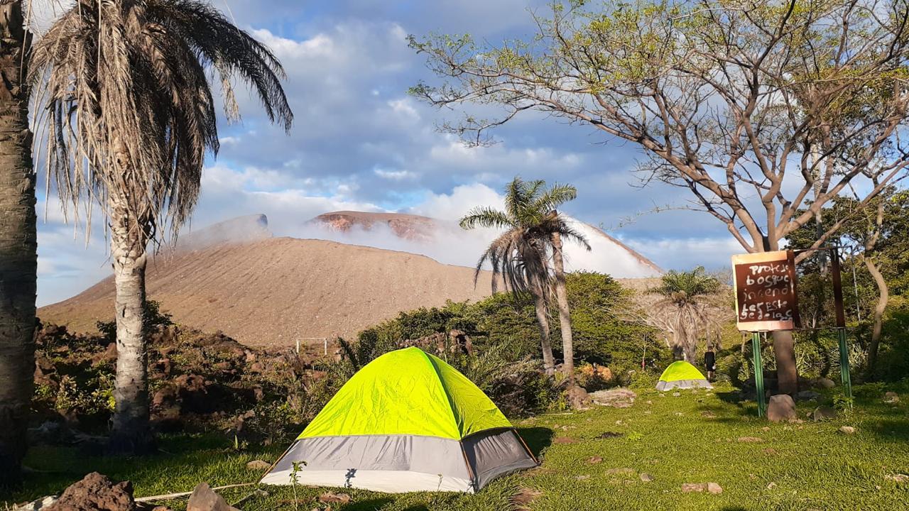 imagen acampando en el volcán télica