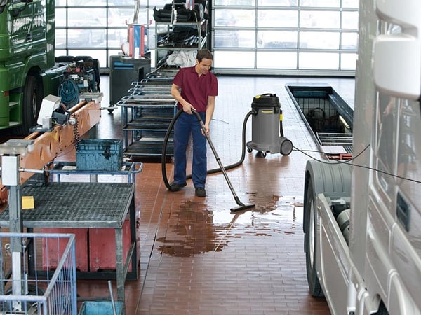 Karcher NT 48/1 Vacuuming Mechanic Shop
