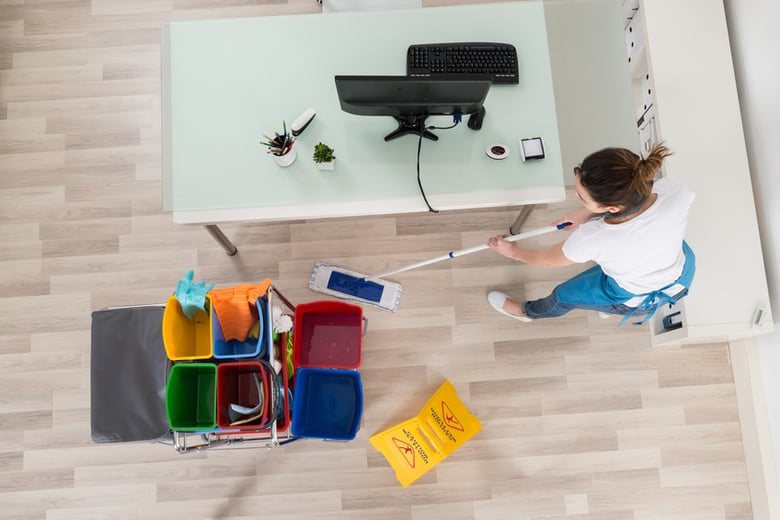 Nackenschmerzen durch Büroarbeit - Ursachen und Hilfe