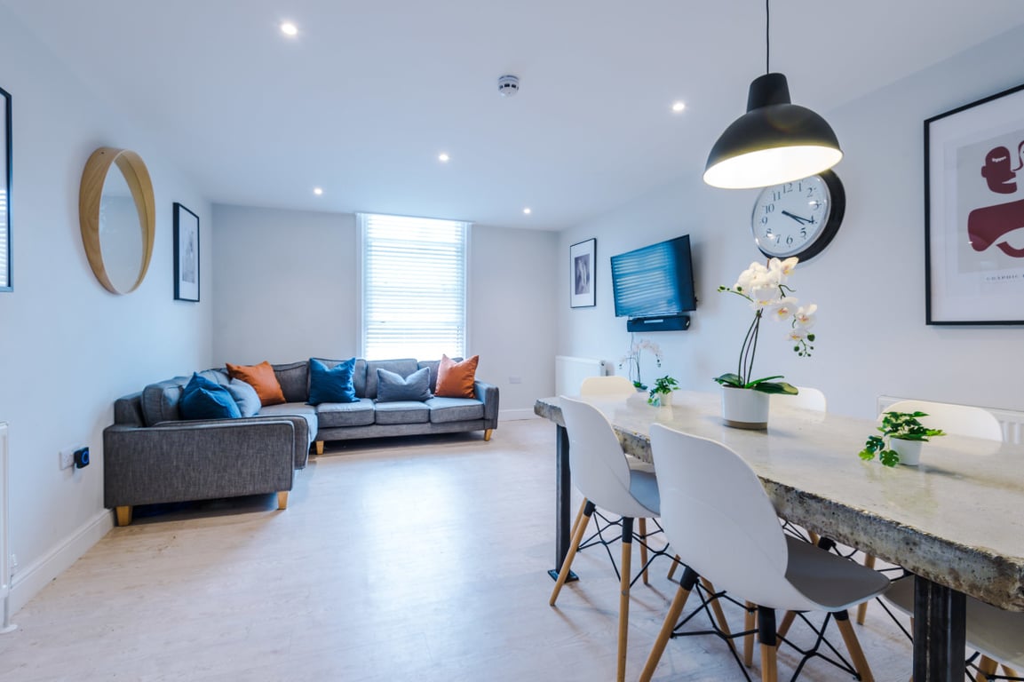 Flat 2, 27 Hawarden Avenue
