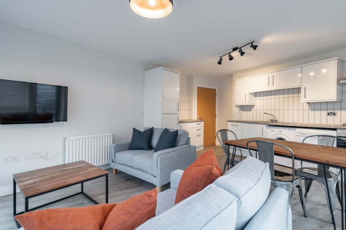 Flat 2 The Square, 1 Falconar Street