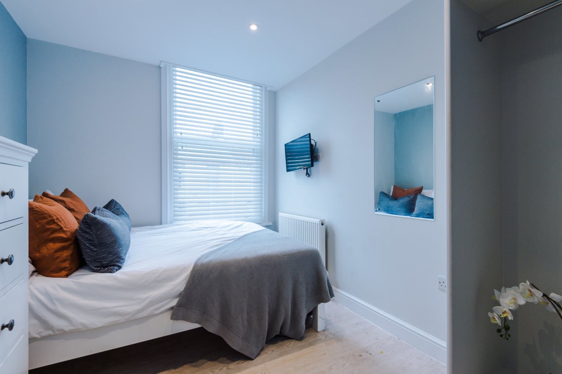 Flat 2, 27 Hawarden Avenue