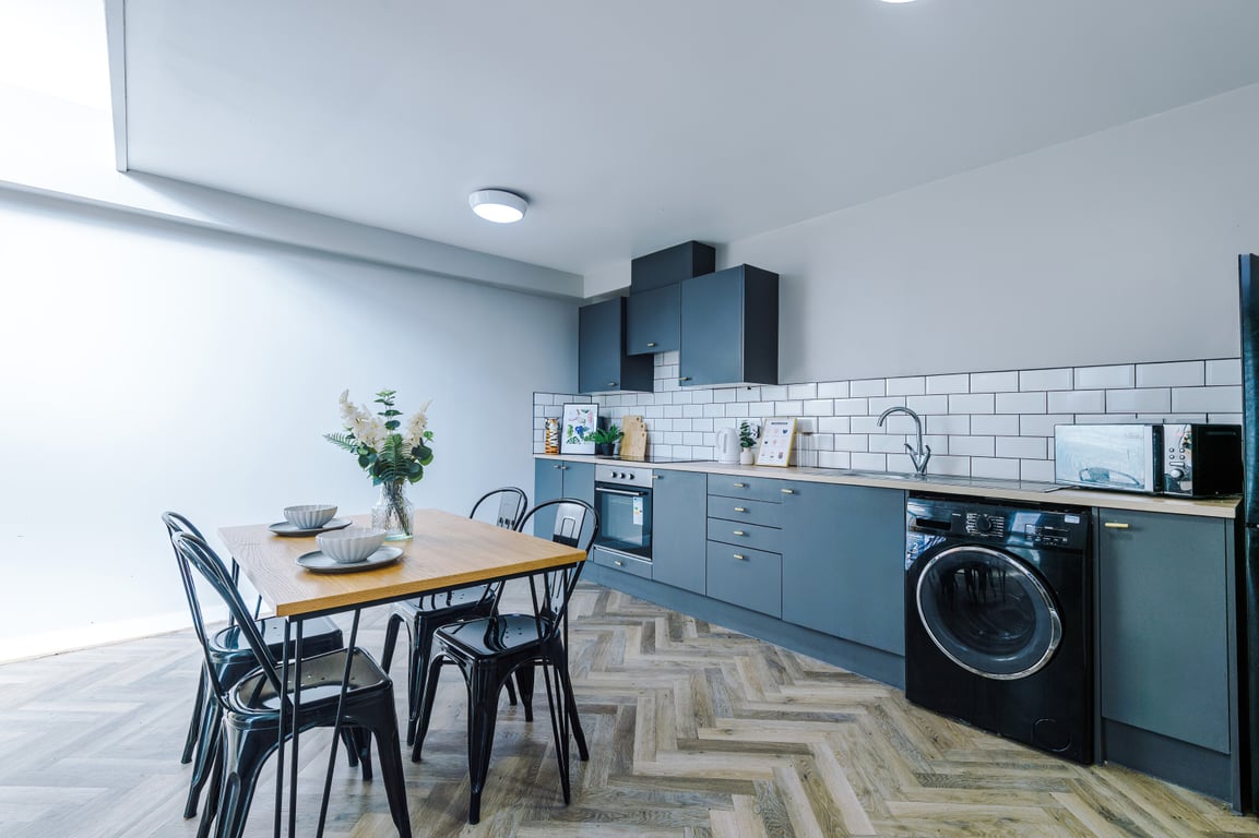 Flat 2, Mayfair Court