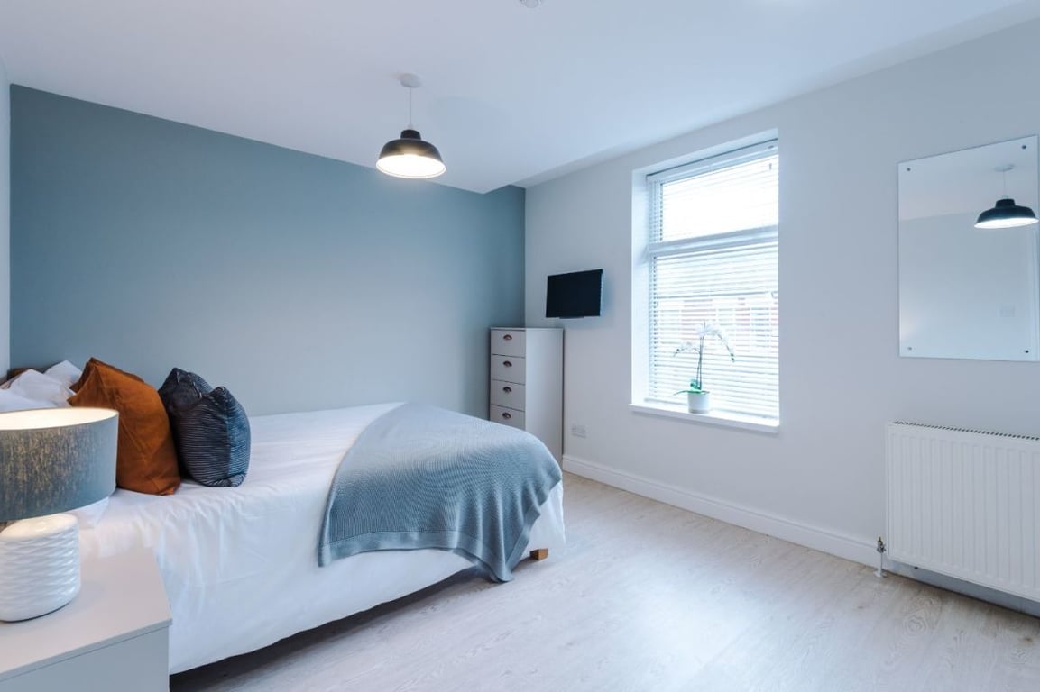 32 Cawdor Road