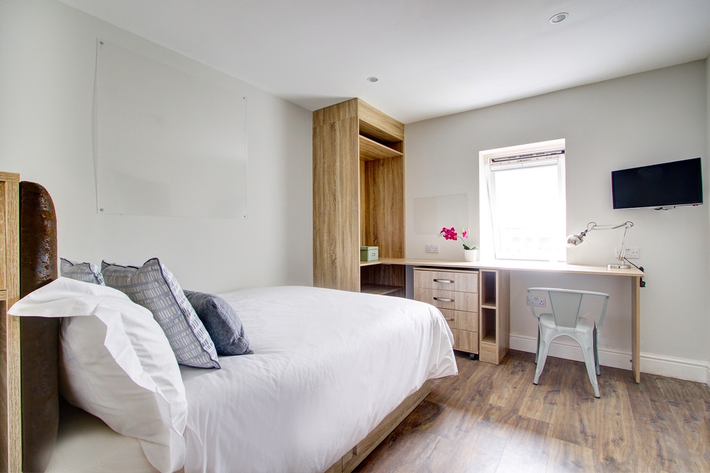 Flat H, Park View
