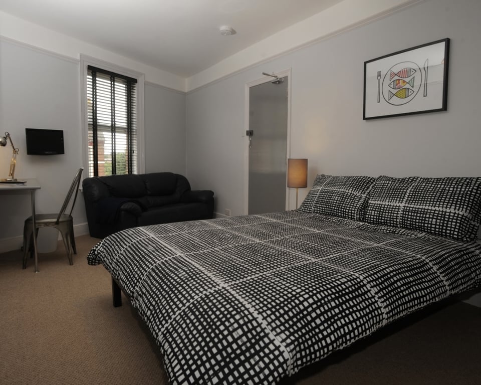 1 Iddesleigh Road