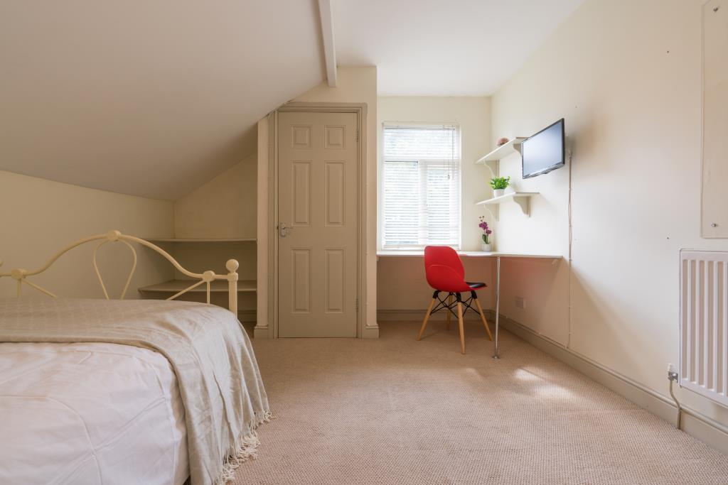 49b Colum Road