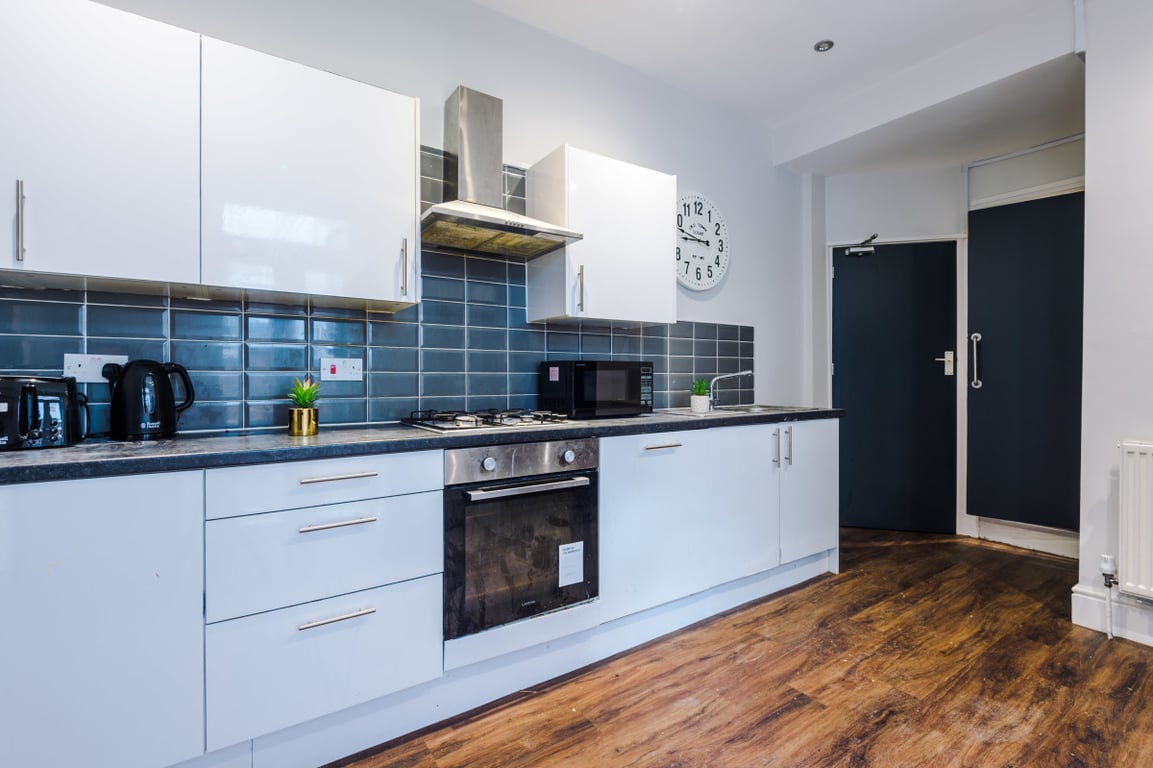 17 Cawdor Road