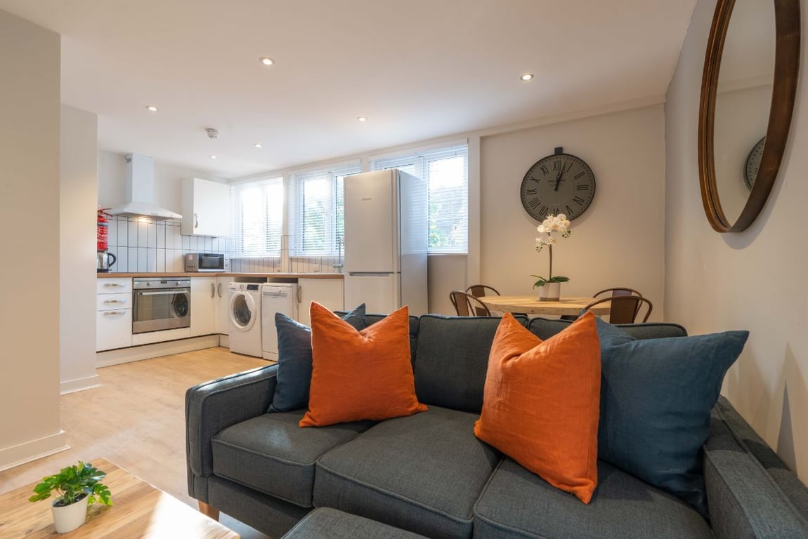 Flat E, 113 Portland Road