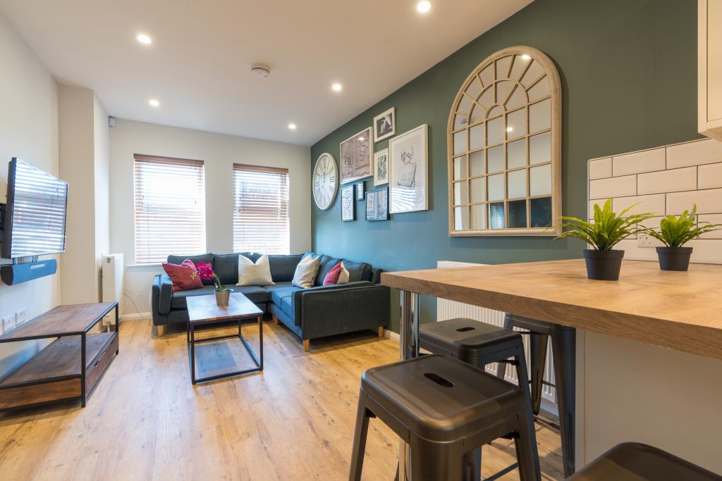 15a Larkdale Street