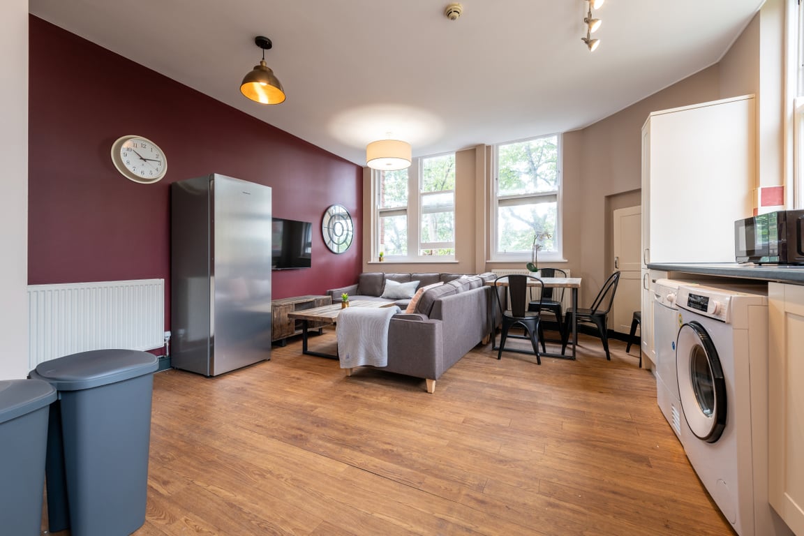 Flat S Bishop Blackall School