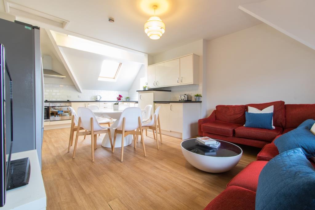 Flat 4, 17 Ladybarn Road