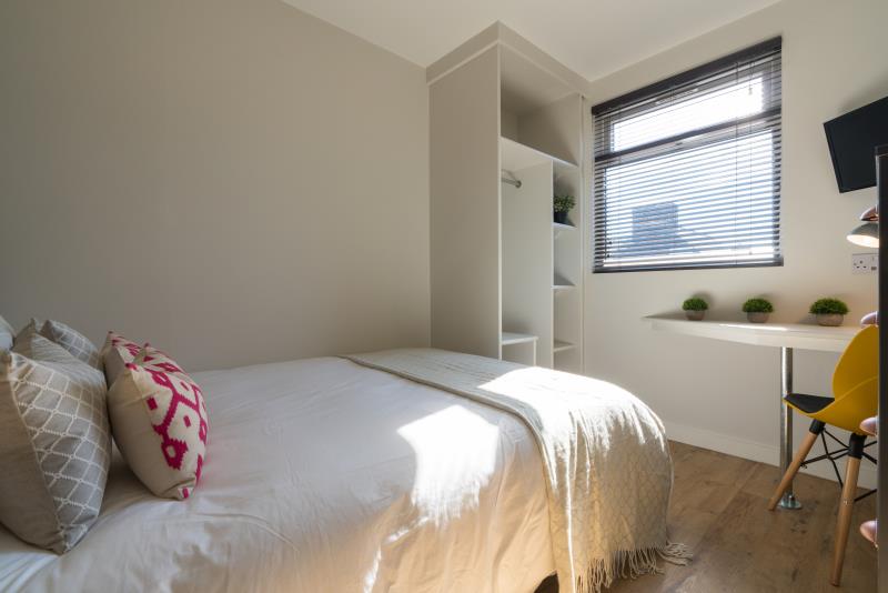 48 Woodcroft Road