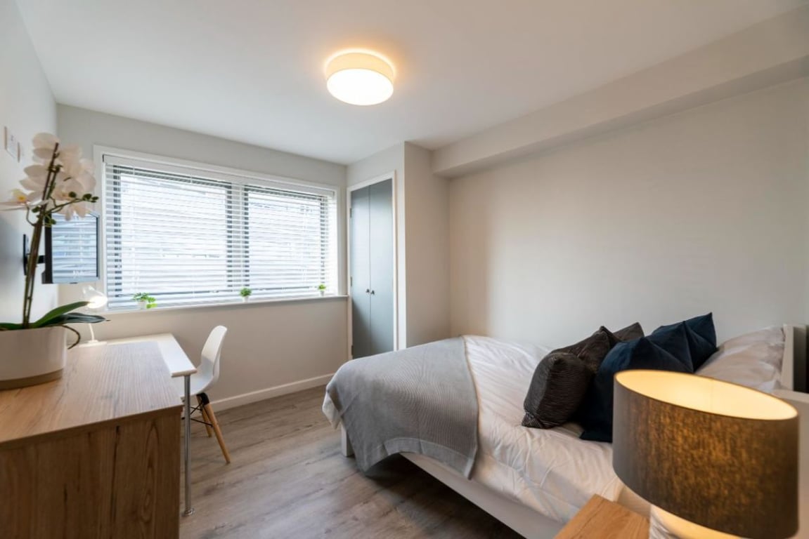Flat 8 The Square, 1 Falconar Street