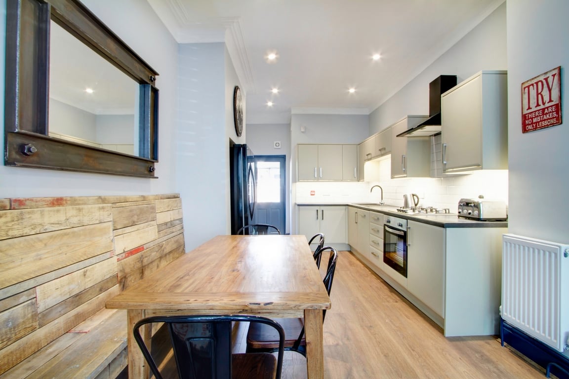 8 Furness Road