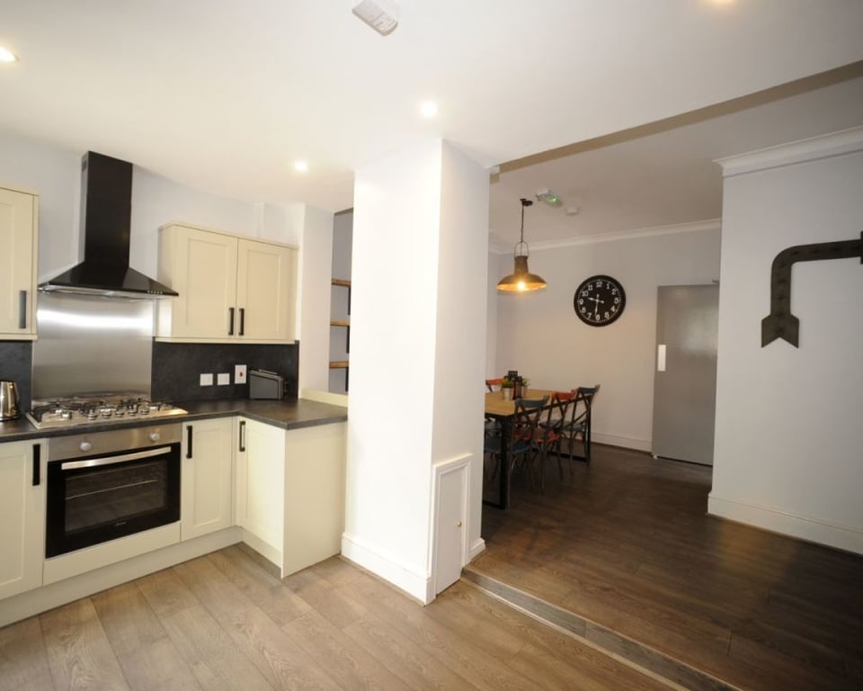 1 Iddesleigh Road