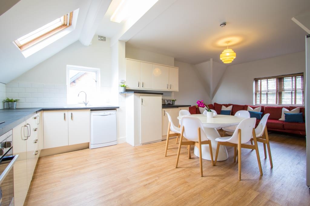 Flat 4, 17 Ladybarn Road