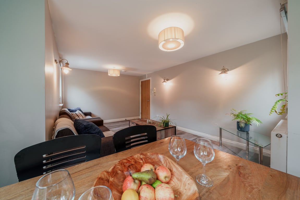 Flat 8, Newton House