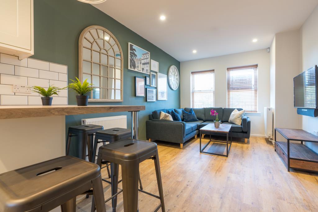 15b Larkdale Street