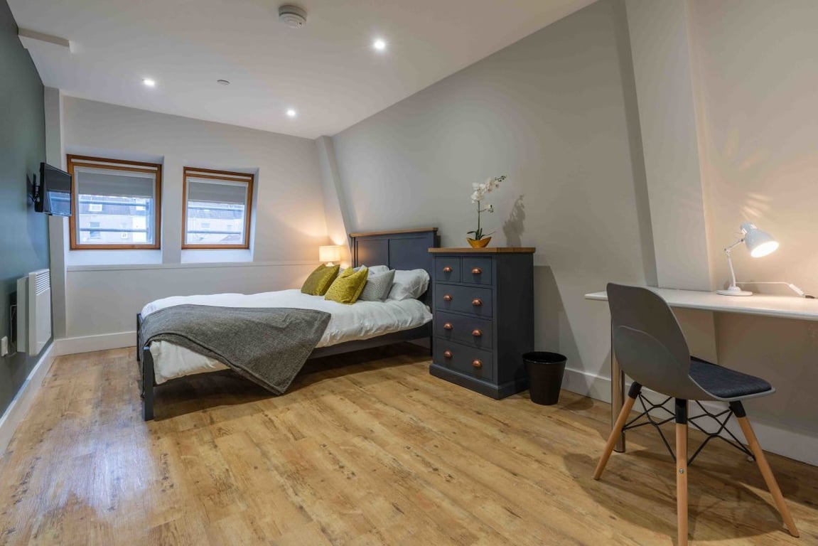 Flat 2, 126 Walter Road