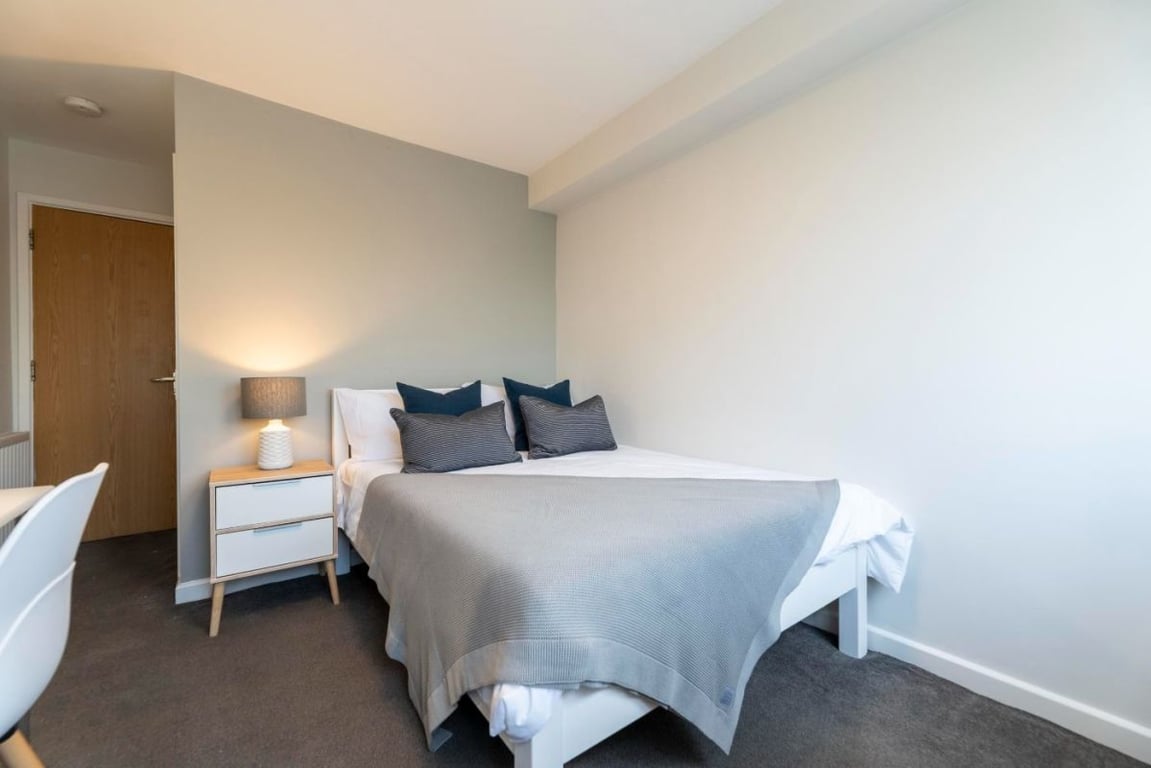 Flat 9 The Square, 1 Falconar Street