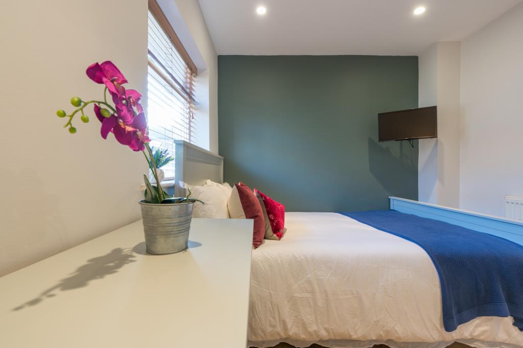 17b Larkdale Street