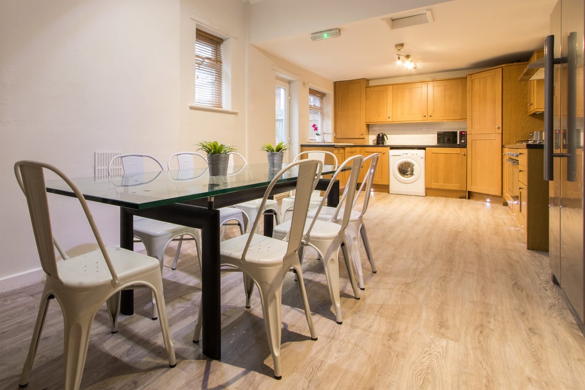 16 Cawdor Road