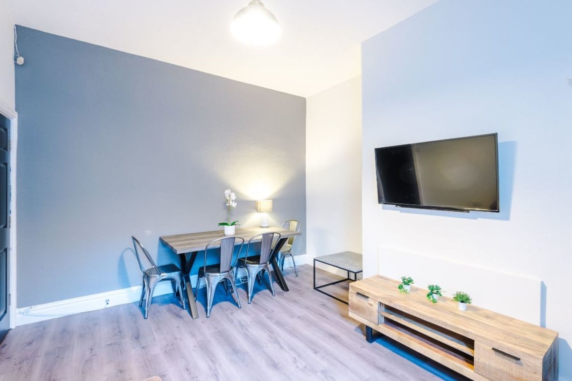 77 Dinsdale Road