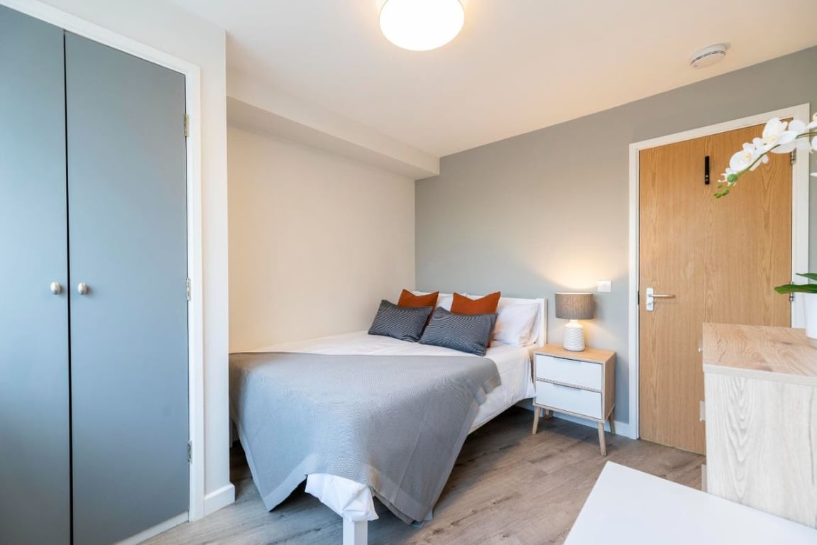 Flat 8 The Square, 1 Falconar Street