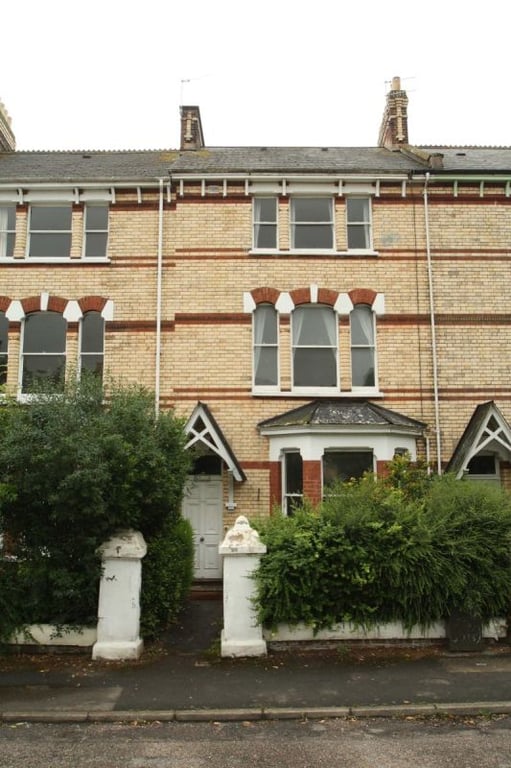 28 Powderham Crescent