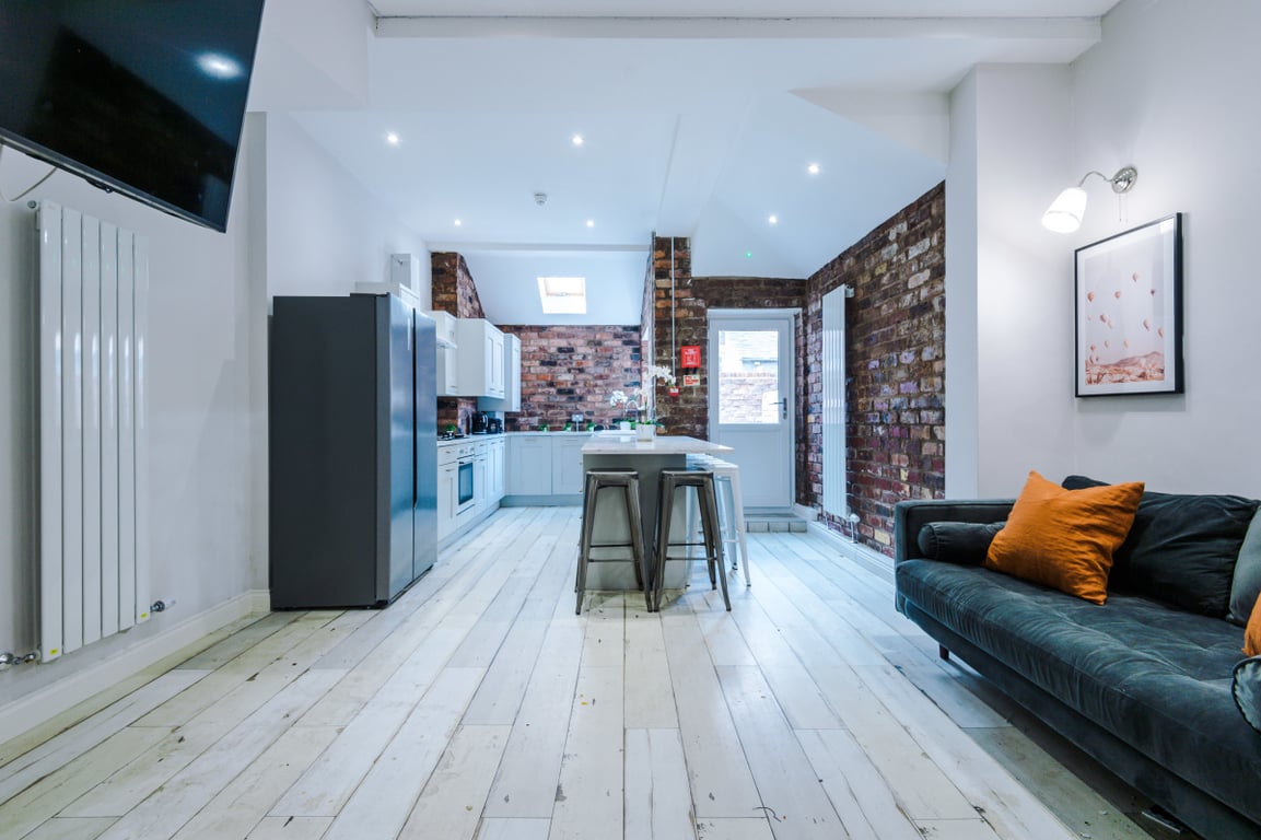 27 Woodcroft Road