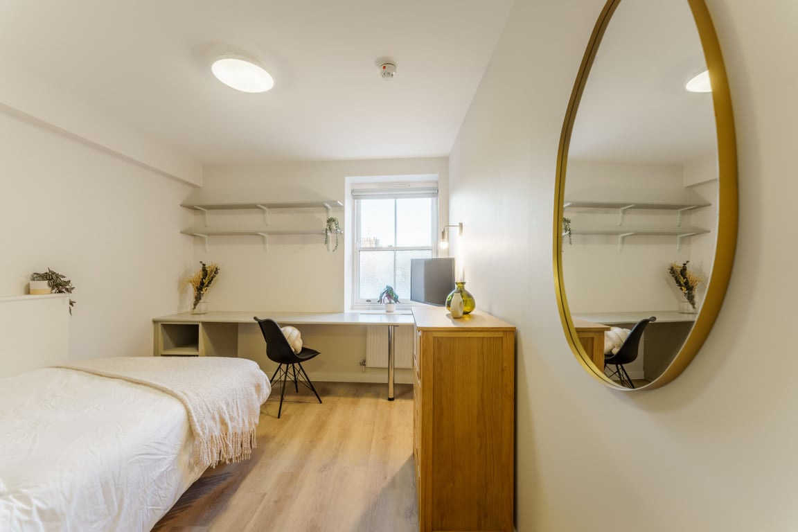 Flat 10, Isca Lofts