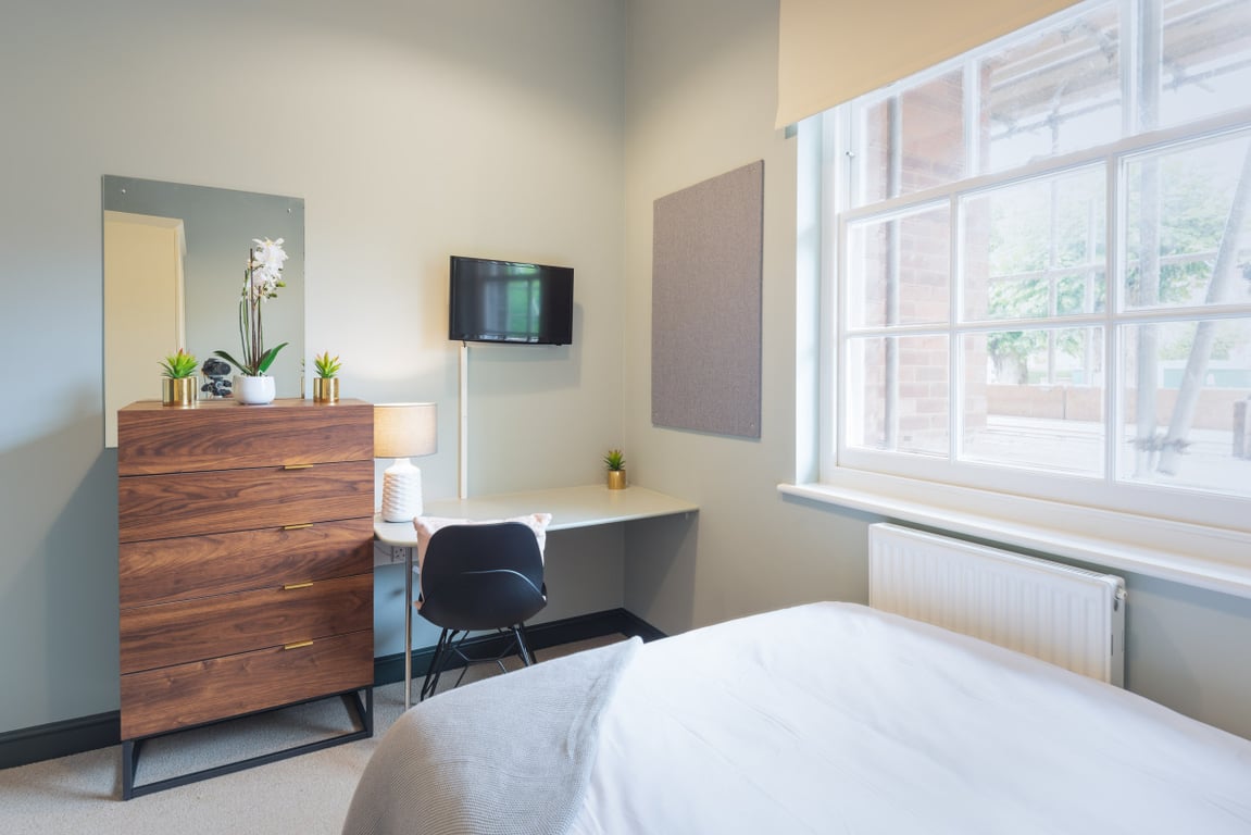 Flat Y Bishop Blackall School
