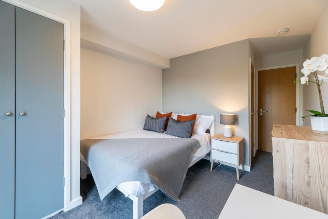 Flat 3 The Square, 1 Falconar Street