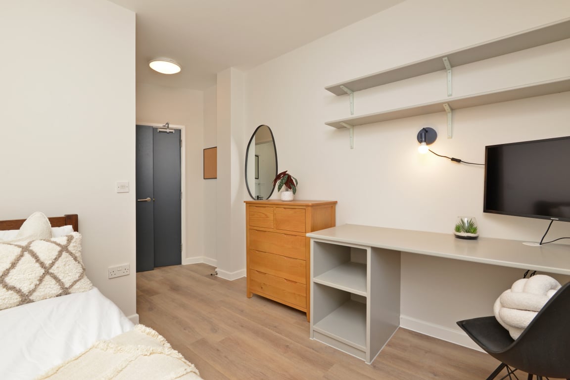 Flat 6, Isca Lofts