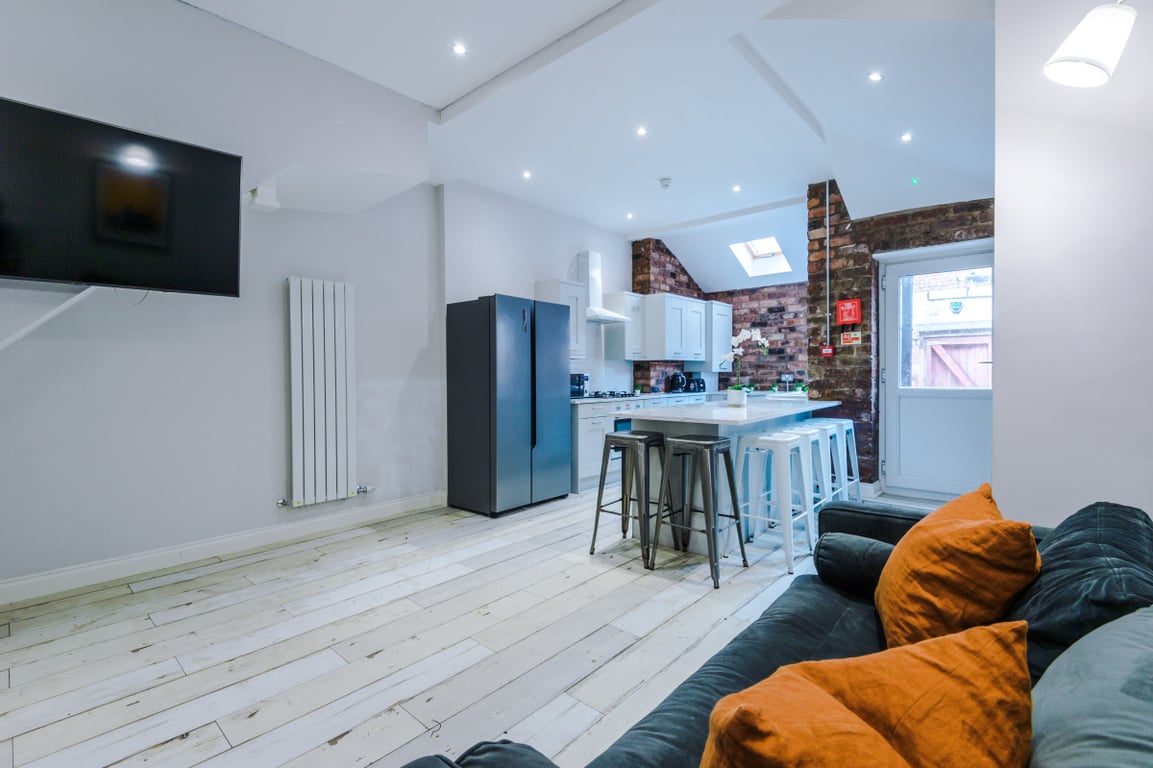 27 Woodcroft Road