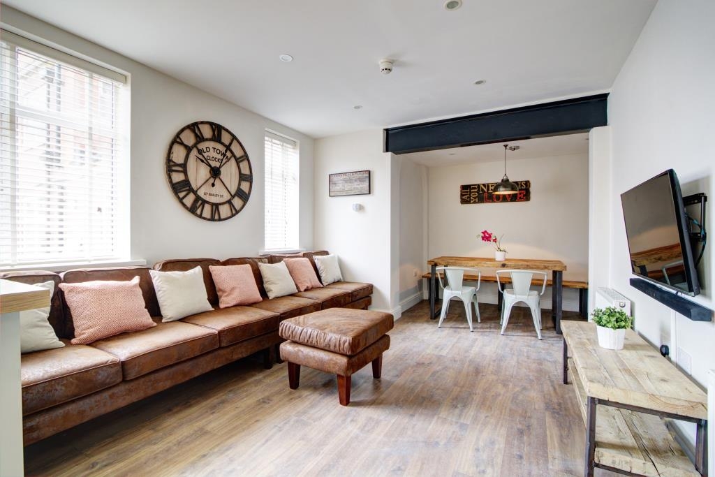 Flat E, Park View