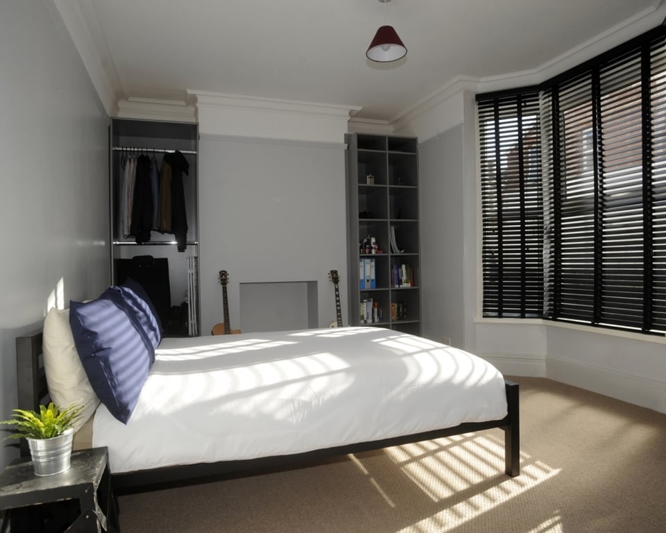 1 Iddesleigh Road