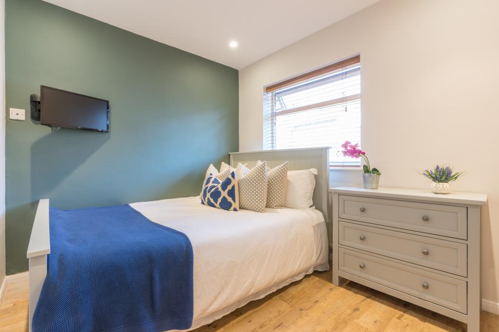 15a Larkdale Street